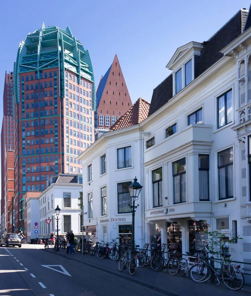 2018年7月05日 荷兰海牙 有兴趣 Modernand 旧建筑的地方创造 Uniqu — 图库照片