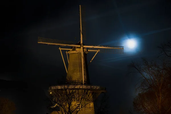 Luna Grande Sobre Molino Viento Eiden Países Bajos — Foto de Stock