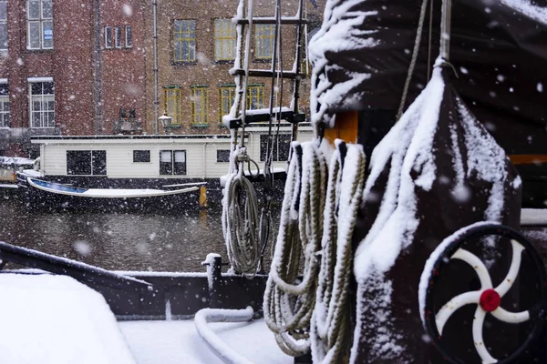 Vecchia Nave Olandese Sotto Prima Neve — Foto Stock