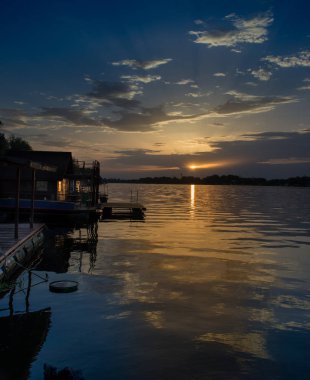 Sava Nehri üzerinde günbatımı