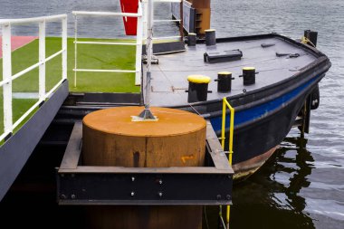Görünüm günü Batı Amstel Nehri, Hollanda dock cihazları