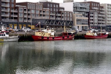 Scheveningen, Hollanda 07 Ocak 2019 yatlar ve balıkçı gemileri Scheveningen Marina 