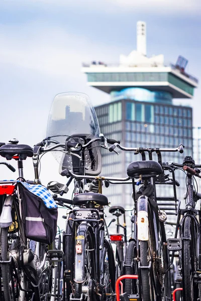Amsterdam, Niederlande � � � � 2. april 2019: Blick auf den Fahrradparkplatz — Stockfoto