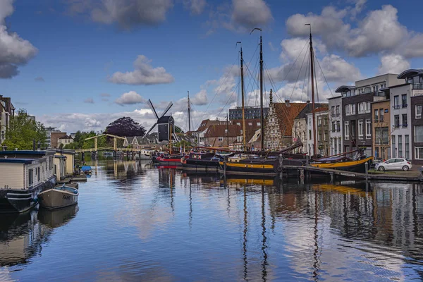 12 Mayıs 2019 Leiden, Hollanda, Geleneksel Hollanda cepheleri ve c
