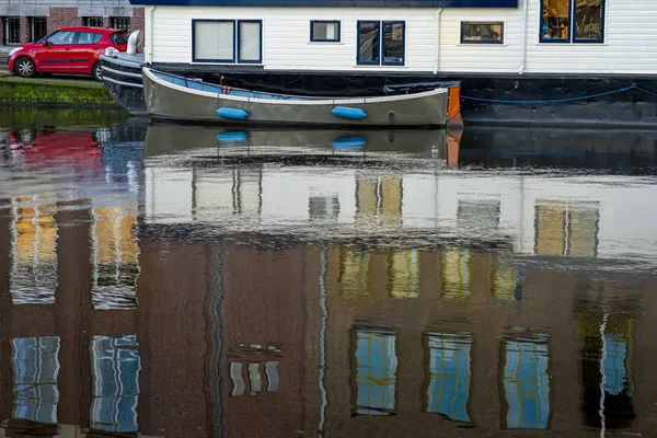 Image of the canal boathouse in Leiden, Netherlands — Stock Photo, Image