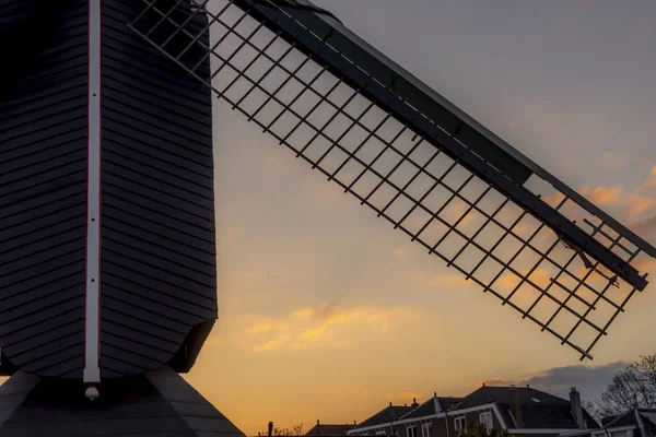 Imagen del atardecer sobre el Leiden, Países Bajos — Foto de Stock