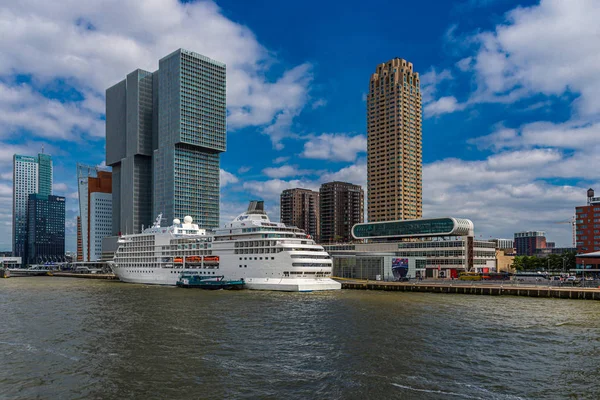 Rotterdam/Nizozemsko-květen 31, 2019: moderní architektura — Stock fotografie