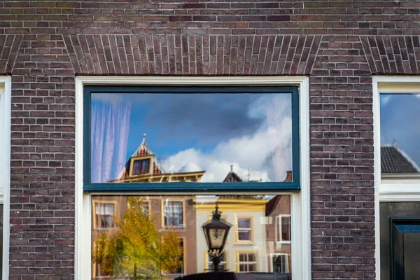 Reflection of houses and lamppost in windows — Stock Photo, Image