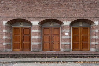Ede 'deki Sint-Antonius van Paduakerk cephesinin ayrıntıları 