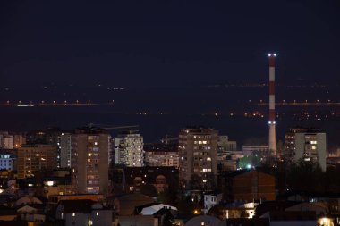 Belgrad ve Sırbistan 'da çatıların üzerindeki güzel renkli gökyüzü
