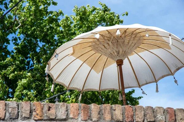 Fehér Esernyő Kalemegdan Erőd Útjáról Belgrád Szerbia — Stock Fotó