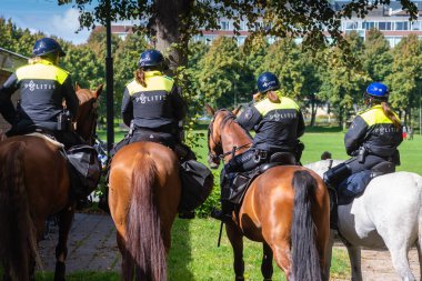 06 Eylül 2020, Lahey, Hollanda, sübyancı karşıtı aktivistler ve motosikletçiler tarafından düzenlenen barışçıl protesto, daha güçlü çocuk koruma talepleri ve polis güçleri tarafından korunma