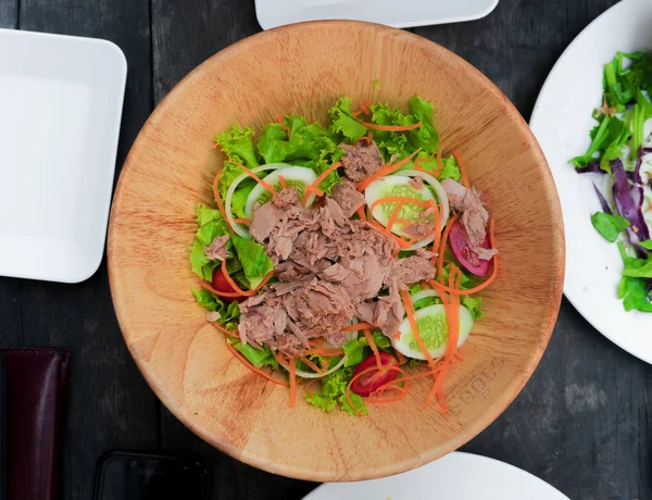 sağlıklı Tuna woodblow, domates, salatalık, havuç, soğan, Top vie