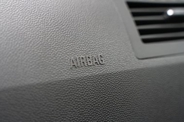Yazıt araç airbag panel. arka plan gri dokulu plastik
