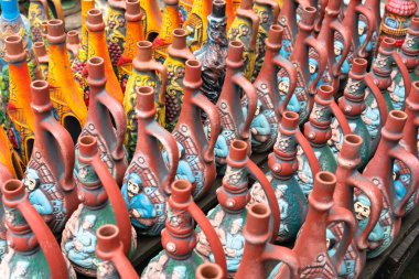 Birçok kap kile sahiptir. Çanak çömlek ve el yapımı yakın çekim