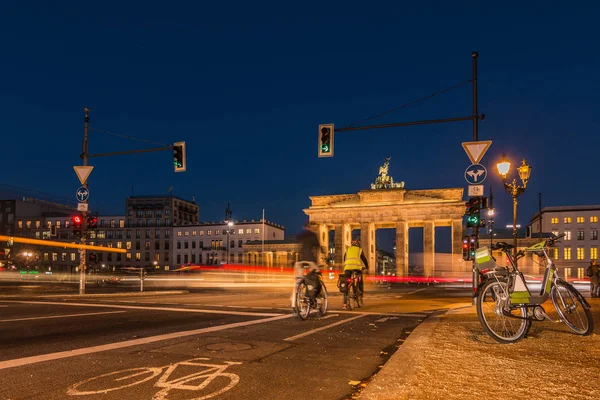 Brandenburger Tor Der Nacht Rückansicht Der Straße Mit Künstlichem Licht — Stockfoto