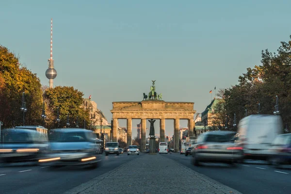 Rückseite Des Brandenburger Tors Mit Verkehr Der Langzeitbelichtung Fernsehturm Brandenburger — Stockfoto