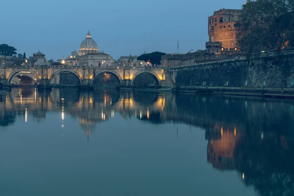 River Tiber Rome Peters Cathedral Night Reflections Water Illuminated Buildings — Stock Photo, Image