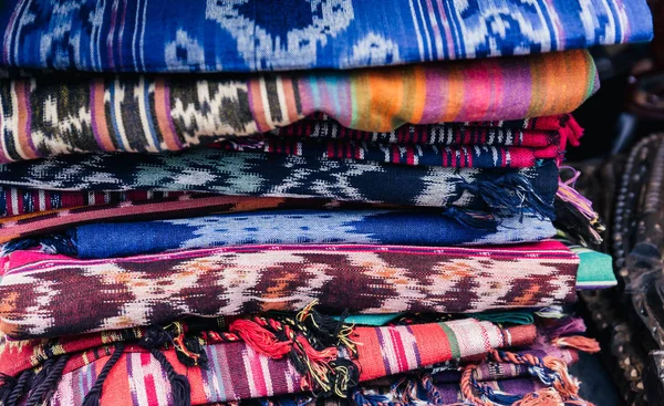 Renkli geleneksel Endonezya Pamuk kumaşlar