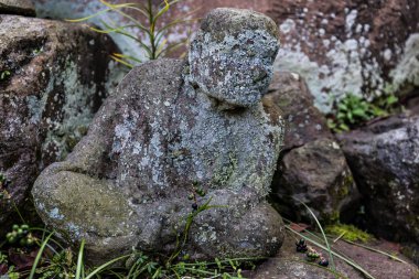 Oturmuş Japon Budist Keşiş yakın taş heykeli