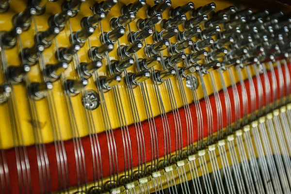 Közeli Kép Belsejében Egy Zongora Vonósok Szerkezete — Stock Fotó