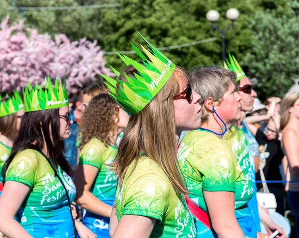 Moscou Rússia Maio 2018 Carnaval Brasileiro Meninas Bonitas Homens Trajes — Fotografia de Stock