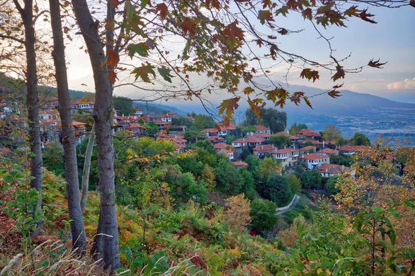 Olympus Dağı eteklerinde Palaios Panteleimonas geleneksel Köyü — Stok fotoğraf