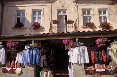 Ohrid, Makedonya - 14 Ekim 2018: Ohri tarihi merkezi geleneksel kostümleri bir dükkan