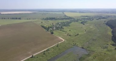 Hava. günbatımı gölde. Güzel bir Gölü'nden kuş bakışı.
