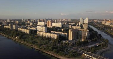 Kiev, Ukrayna - Drone uçuş Dnieper Nehri, Patona Köprüsü üzerinde