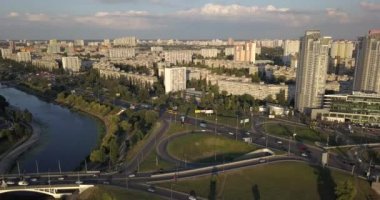 Kiev, Ukrayna - Drone uçuş Dnieper Nehri, Patona Köprüsü üzerinde