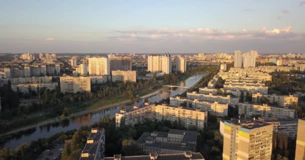 Kiev, Ukrayna - Drone uçuş Dnieper Nehri, Patona Köprüsü üzerinde — Stok video