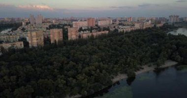Kiev, Ukrayna - Drone uçuş Dnieper Nehri, Patona Köprüsü üzerinde