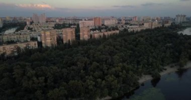 Kiev, Ukrayna - Drone uçuş Dnieper Nehri, Patona Köprüsü üzerinde