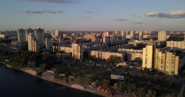 Kiev, Ukrayna - Drone uçuş Dnieper Nehri, Patona Köprüsü üzerinde