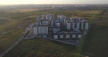 Zavallı bir konut kompleksi, hava