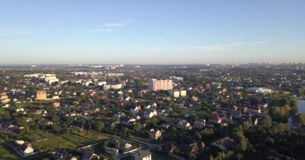 Вид с воздуха на город — стоковое видео