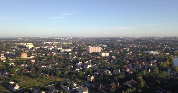 Luchtfoto uitzicht over township — Stockvideo