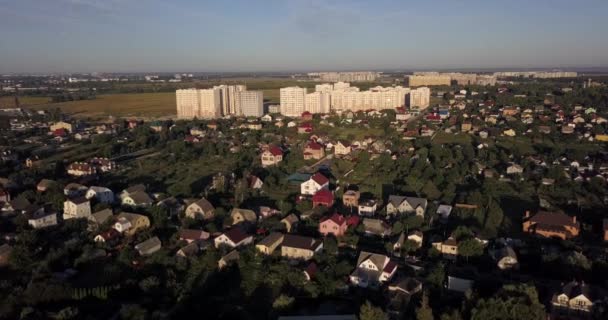 Luchtfoto uitzicht over township — Stockvideo