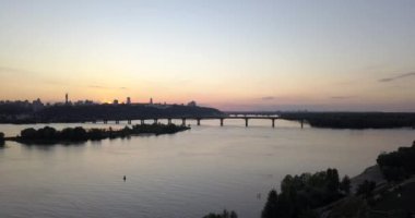 Dron Patons köprü Dnipro Nehri paraleldir.