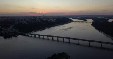 Dron Patons köprü Dnipro Nehri paraleldir.