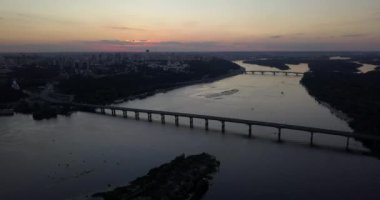 Dron Patons köprü Dnipro Nehri paraleldir.