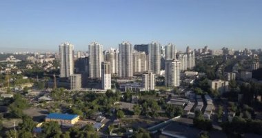 Kiev bir konut kompleksi sokakta. 4 k 4096 x 2160 piksel