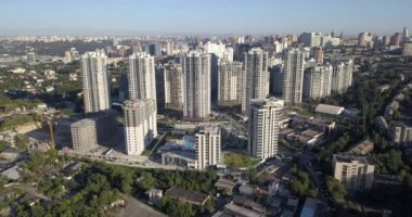 Kiev bir konut kompleksi sokakta. 4 k 4096 x 2160 piksel