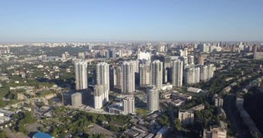 Kiev bir konut kompleksi sokakta. 4 k 4096 x 2160 piksel