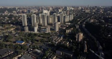 Kiev bir konut kompleksi sokakta. 4 k 4096 x 2160 piksel