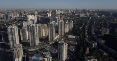 Kiev bir konut kompleksi sokakta. 4 k 4096 x 2160 piksel