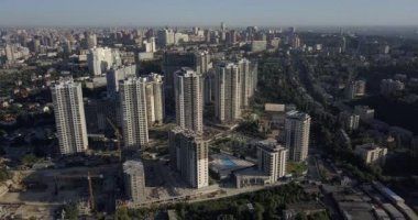 Kiev bir konut kompleksi sokakta. 4 k 4096 x 2160 piksel