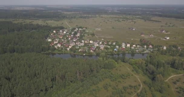 Luchtfoto: Vlucht boven het veld in de zonsondergang 4k 4096 x 2160 pixels — Stockvideo