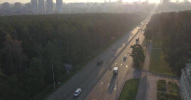 Yol sis 4k 4096 x 2160 piksel cinsinden bir havadan görünümü